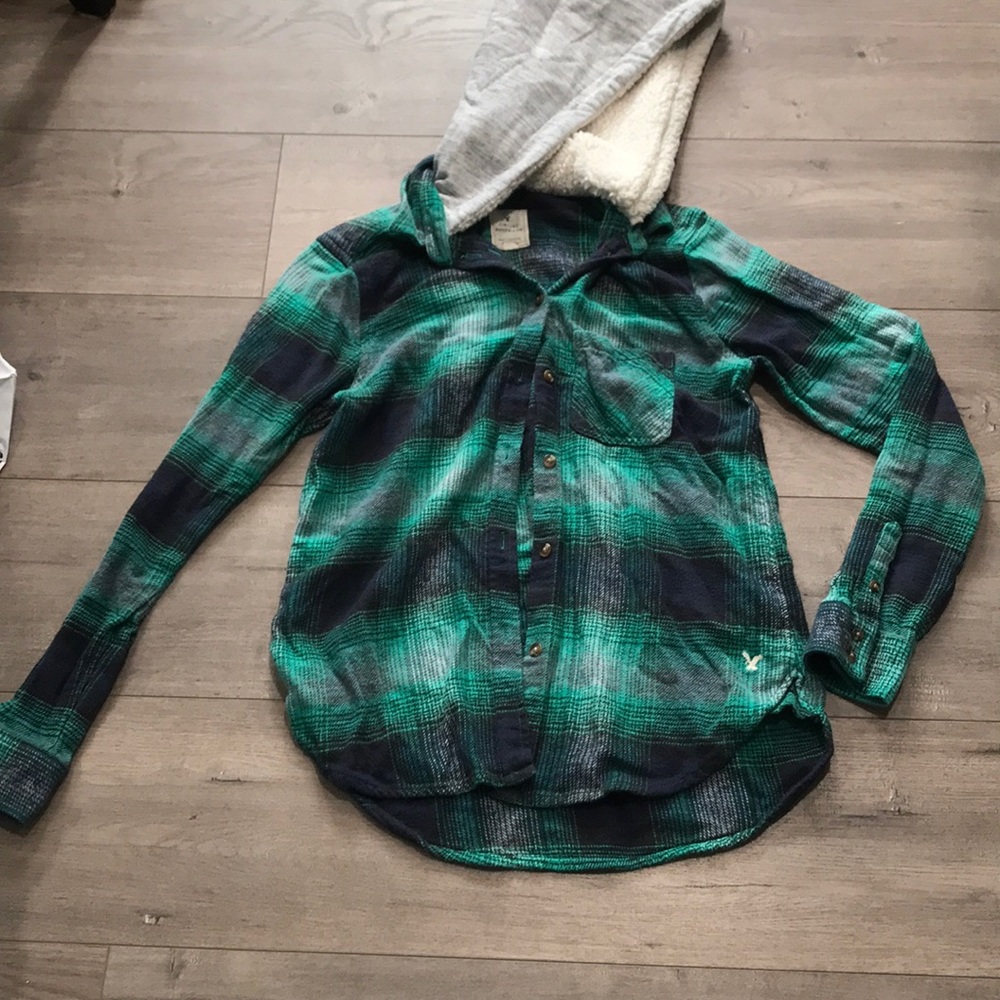 “vintage boyfriend” flannel w/ hood.